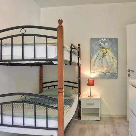 Apartment Susnjici 1 With Pool, Children Playground And Balcony