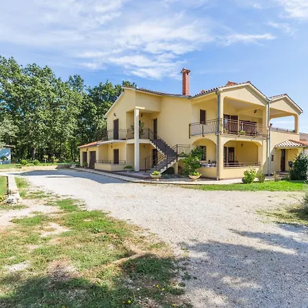 Susnjici 1 With Pool, Children Playground And Balcony Baderna
