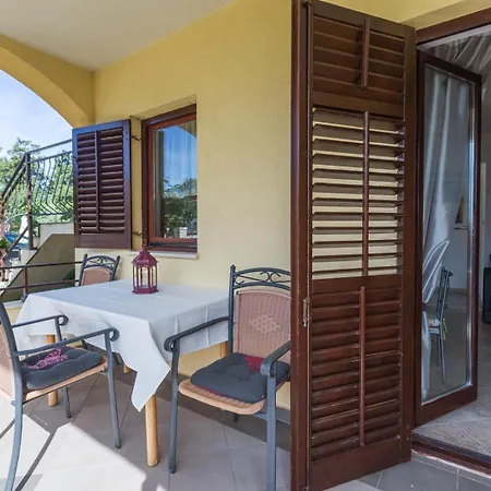 Susnjici 1 With Pool, Children Playground And Balcony *
