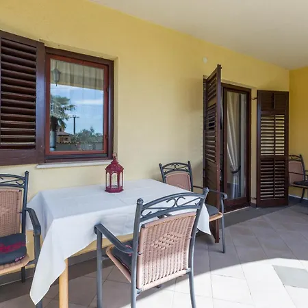 Susnjici 1 With Pool, Children Playground And Balcony *