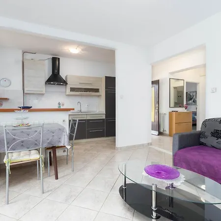 Susnjici 1 With Pool, Children Playground And Balcony *
