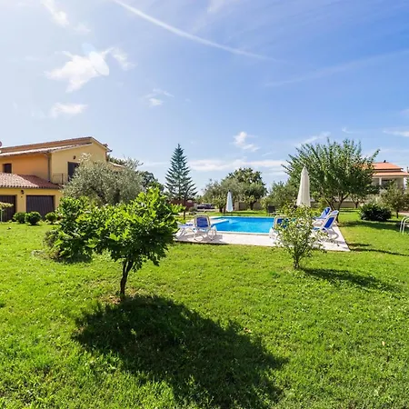 Susnjici 1 With Pool, Children Playground And Balcony
