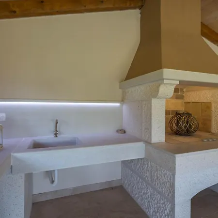 Apartment Susnjici 1 With Pool, Children Playground And Balcony