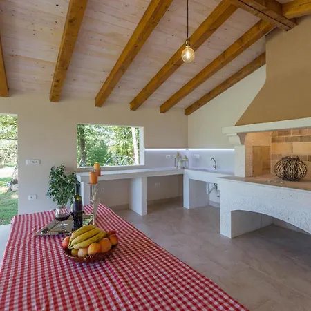 Susnjici 1 With Pool, Children Playground And Balcony
