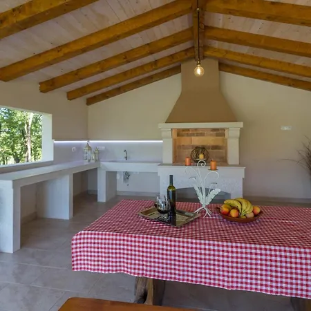 Susnjici 1 With Pool, Children Playground And Balcony Apartment