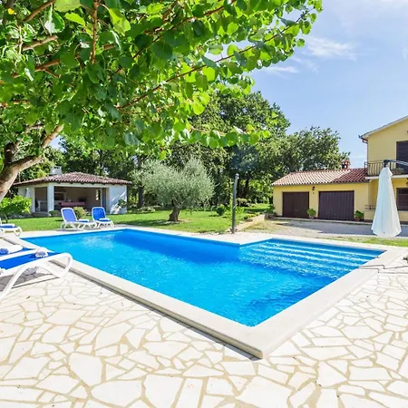 Susnjici 1 With Pool, Children Playground And Balcony *