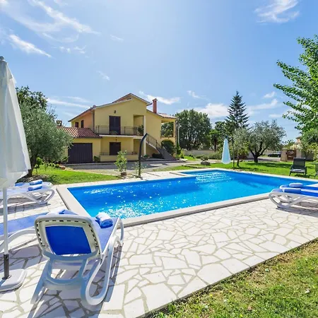 Susnjici 1 With Pool, Children Playground And Balcony Baderna