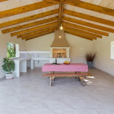 Susnjici 1 With Pool, Children Playground And Balcony Apartment Baderna
