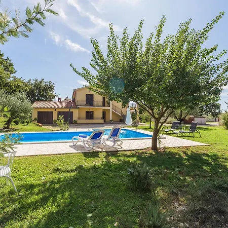 Apartment Susnjici 1 With Pool, Children Playground And Balcony Baderna